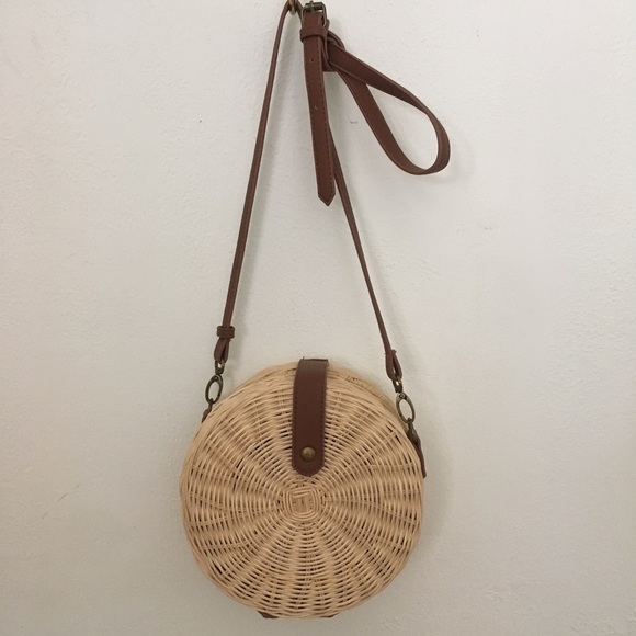 Zara Handbags - Straw crossbody bag